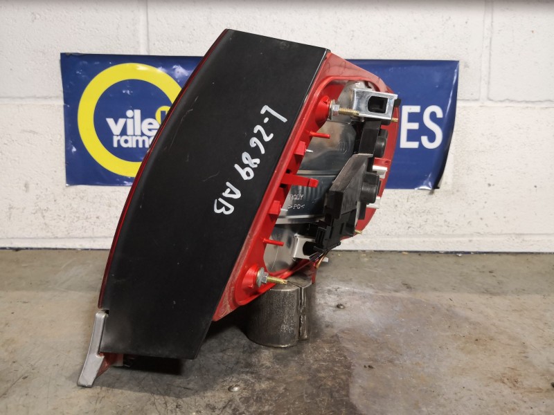 Recambio de piloto trasero izquierdo para audi a4 1.8 referencia OEM IAM   