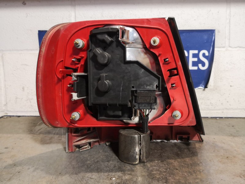 Recambio de piloto trasero derecho para audi a4 1.8 referencia OEM IAM   