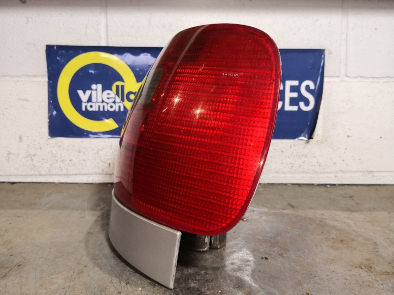 Recambio de piloto trasero derecho para audi a4 1.8 referencia OEM IAM   