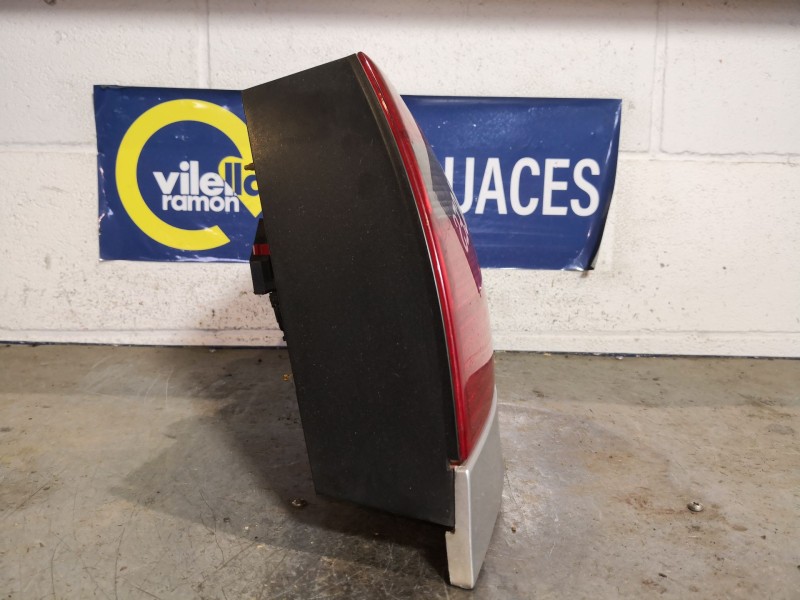 Recambio de piloto trasero derecho para audi a4 1.8 referencia OEM IAM   