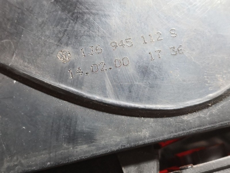 Recambio de piloto trasero derecho para volkswagen golf iv berlina (1j1) 1.9 tdi referencia OEM IAM 1J6945112S  