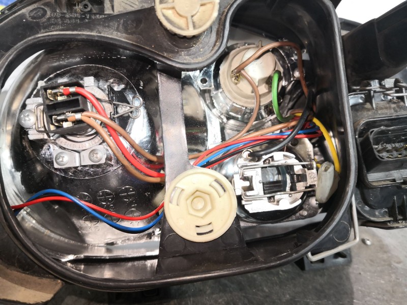 Recambio de faro izquierdo para volkswagen golf iv berlina (1j1) 1.9 tdi referencia OEM IAM   