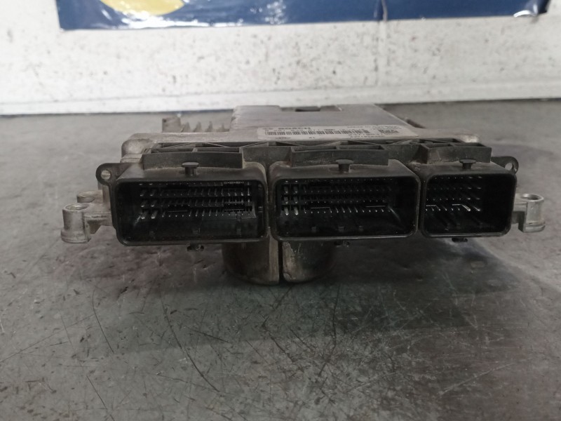 Recambio de centralita motor uce para renault captur adventure referencia OEM IAM 0281032811  