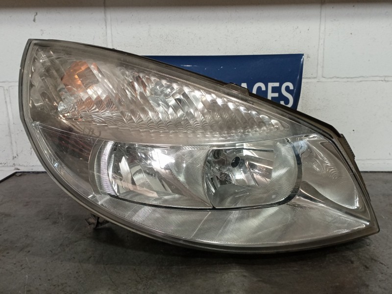 Recambio de faro derecho para renault scenic ii 1.9 dci diesel referencia OEM IAM   