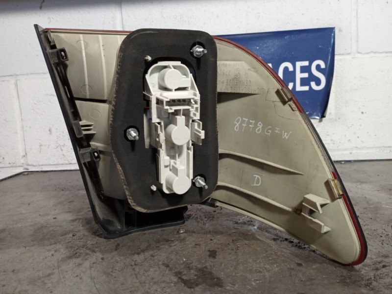 Recambio de piloto trasero derecho para mercedes clase b (w245) 180 cdi (245.207) referencia OEM IAM A1698202664  