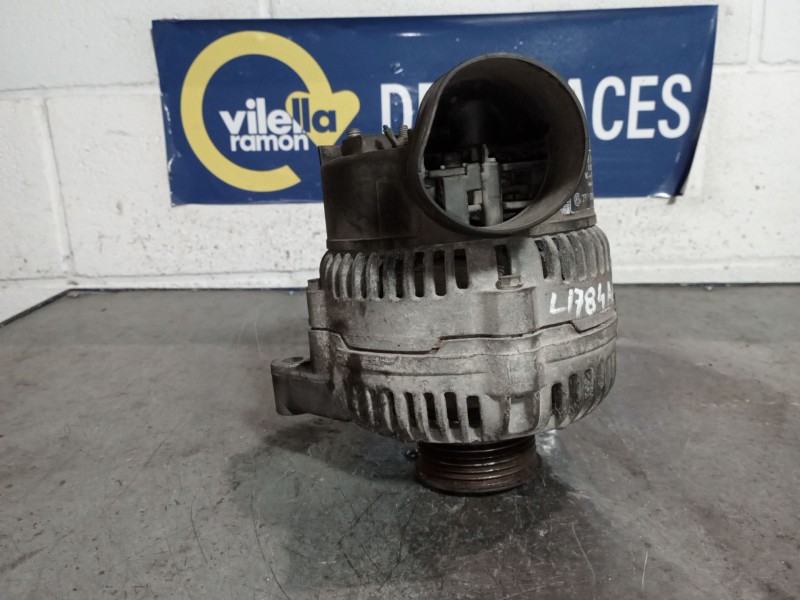Recambio de alternador para audi a4 2.4 referencia OEM IAM 078903015F  