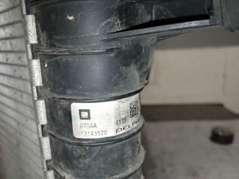 Recambio de radiador agua para opel astra h berlina cosmo referencia OEM IAM 13143570  