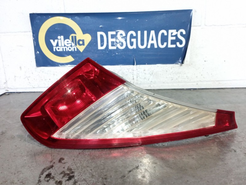 Recambio de piloto porton izquierdo para renault megane iii berlina 5 p dynamique referencia OEM IAM 265550009R  