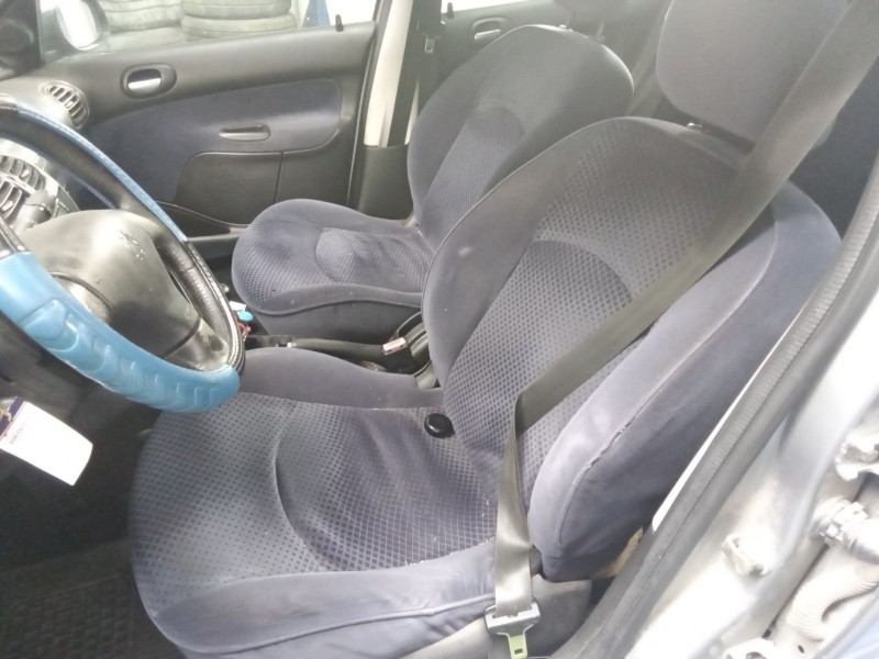 peugeot 206 berlina del año 2004