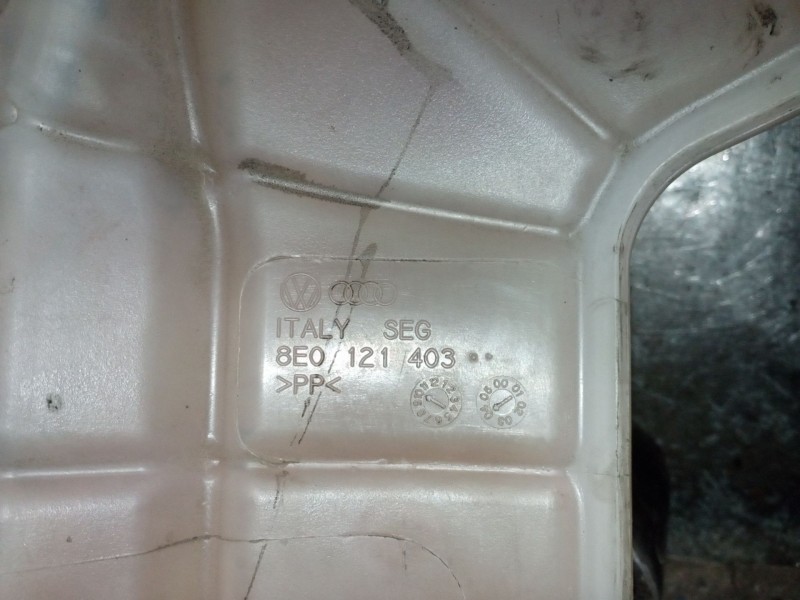 Recambio de deposito expansion para audi a4 2.0 tdi 143 multitronic dpf referencia OEM IAM 8E0121403  