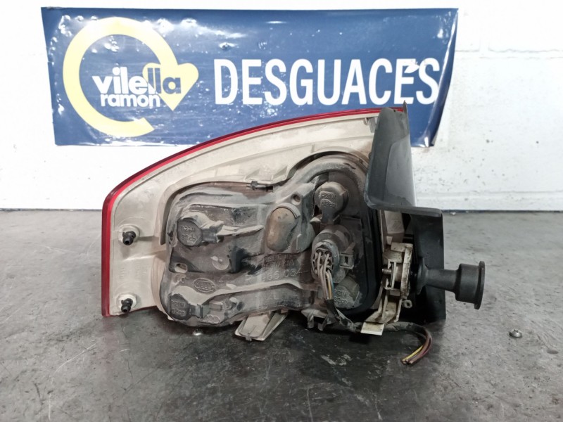Recambio de piloto trasero derecho para audi a4 2.0 tdi 143 multitronic dpf referencia OEM IAM 8E5945096  