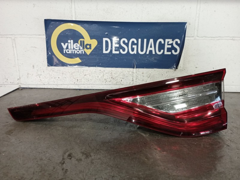 Recambio de piloto porton derecho para renault megane referencia OEM IAM 265506075R  