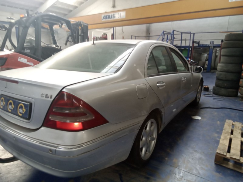 mercedes clase c (w203) berlina del año 2004