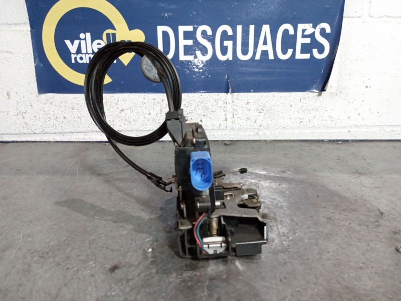 Recambio de cerradura puerta trasera izquierda para volkswagen touran (1t1) 2.0 tdi referencia OEM IAM 7L0839015  