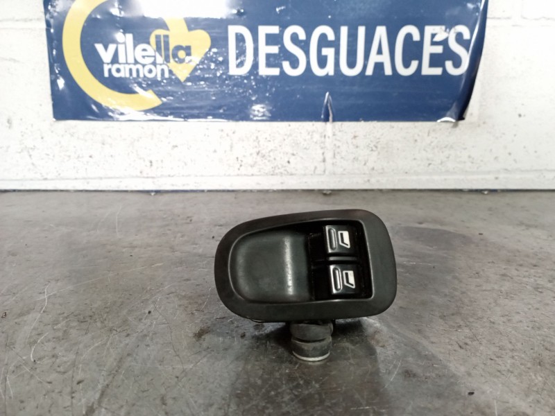 Recambio de mando elevalunas delantero izquierdo para peugeot 206 berlina xr referencia OEM IAM   