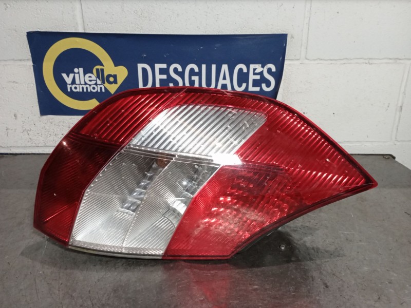 Recambio de piloto trasero izquierdo para renault scenic ii 1.6 16v referencia OEM IAM 8200493374G  