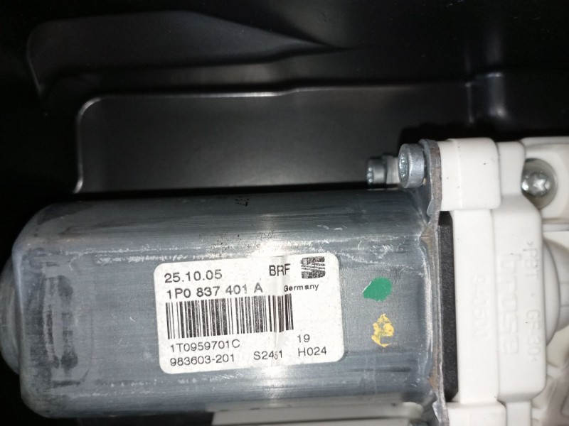 Recambio de elevalunas delantero izquierdo para seat leon (1p1) reference referencia OEM IAM 1P0837401A  