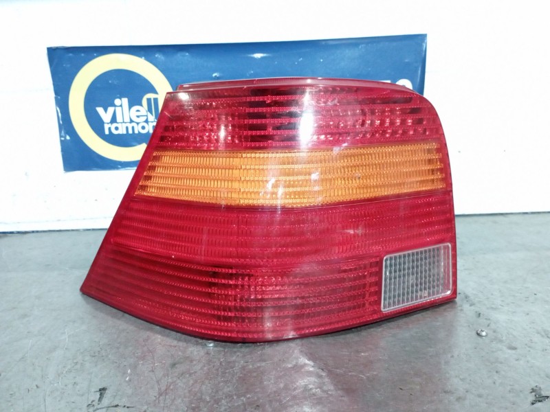 Recambio de piloto trasero izquierdo para volkswagen golf iv berlina (1j1) 1.6 referencia OEM IAM 1J6945095AA  