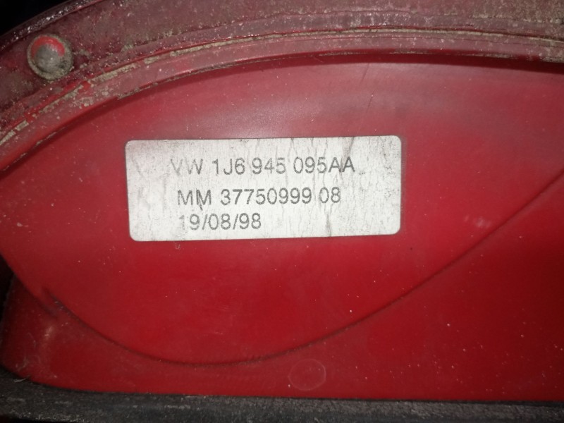 Recambio de piloto trasero izquierdo para volkswagen golf iv berlina (1j1) 1.6 referencia OEM IAM 1J6945095AA  