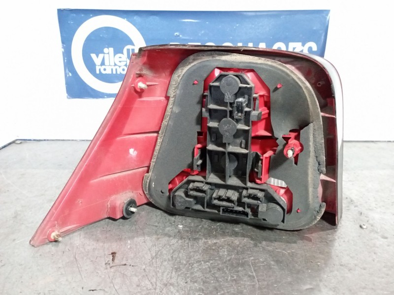 Recambio de piloto trasero derecho para volkswagen golf iv berlina (1j1) 1.6 referencia OEM IAM 1J6945096AA  