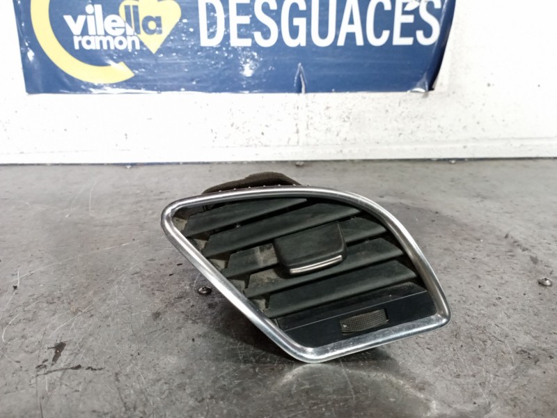 Recambio de aireador para audi a5 2.0 tfsi 211 referencia OEM IAM 8T1820902C  