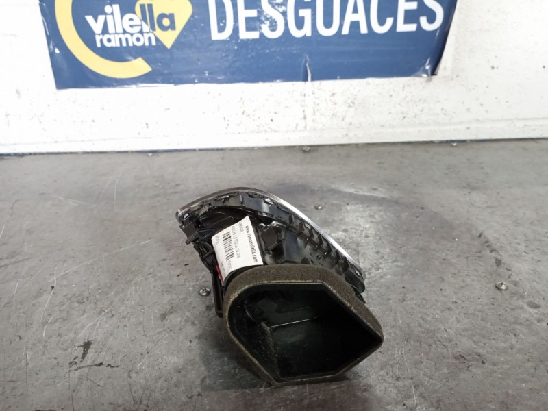 Recambio de aireador para audi a5 2.0 tfsi 211 referencia OEM IAM 8T1820902C  