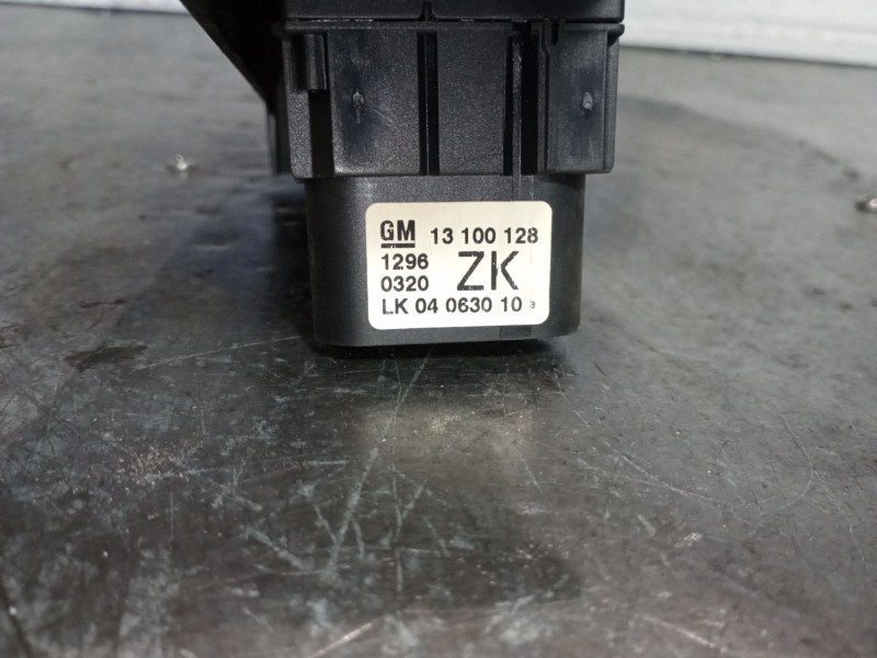 Recambio de mando luces para opel astra h berlina 1.9 cdti referencia OEM IAM 13100128  