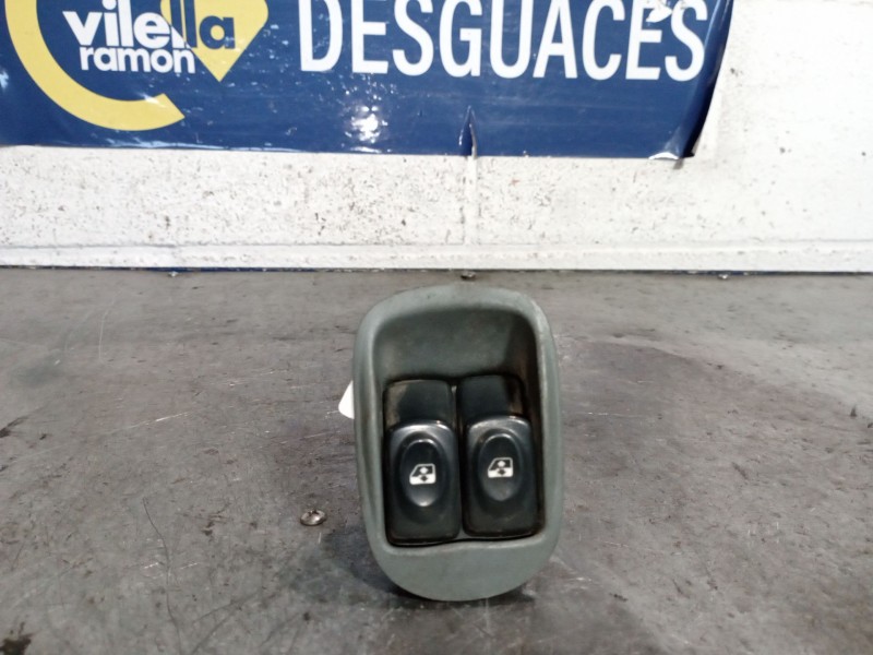 Recambio de mando elevalunas delantero izquierdo para renault megane scenic alize 1.9dti referencia OEM IAM 7700836269  