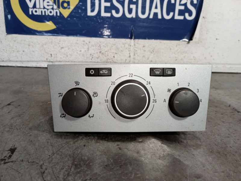 Recambio de mando climatizador para opel astra h berlina 1.9 cdti referencia OEM IAM 13231052  