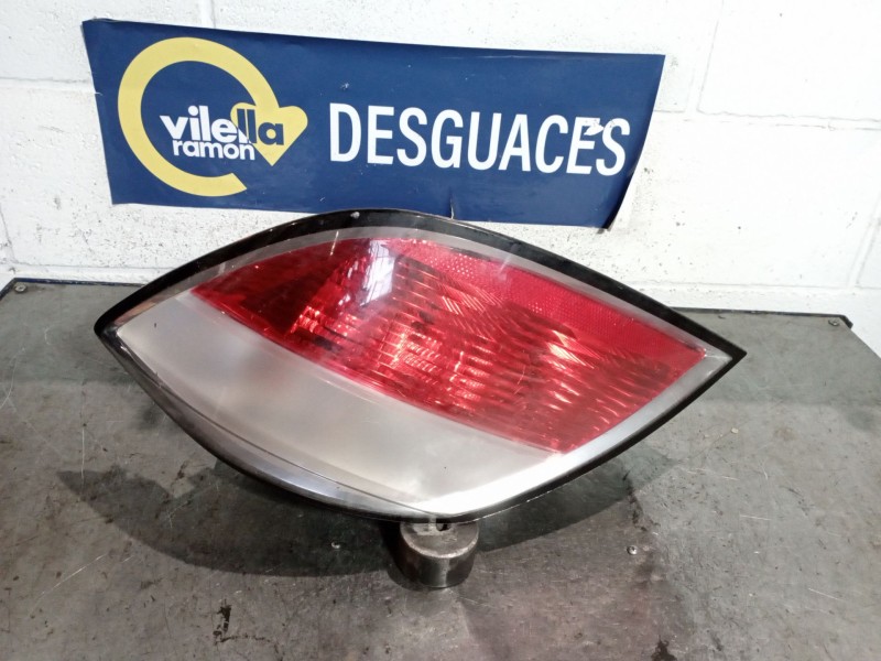 Recambio de piloto trasero derecho para opel astra h berlina 1.9 cdti referencia OEM IAM   