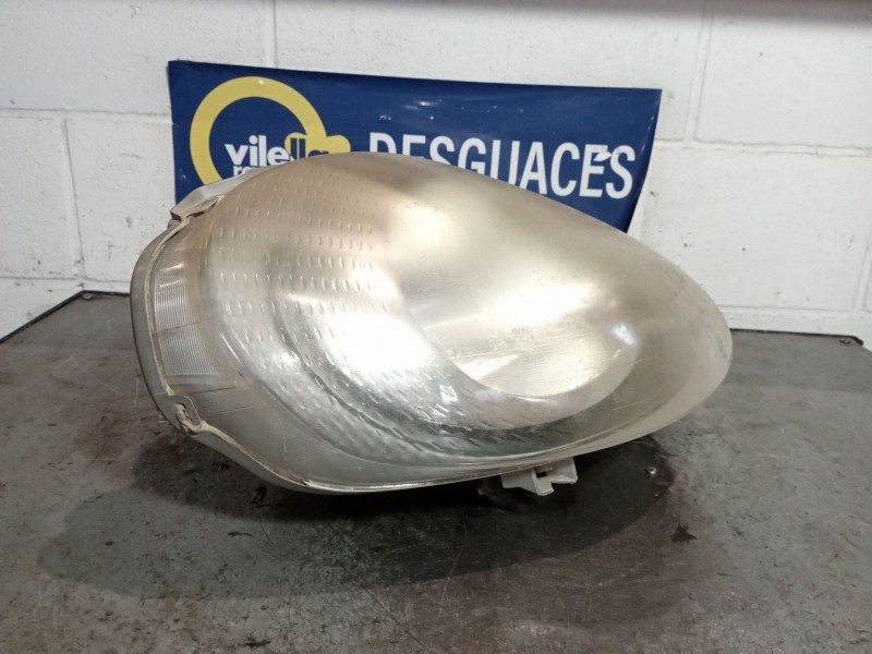 Recambio de faro derecho para renault trafic combi (ab 4.01) 1.9 diesel referencia OEM IAM 89308709  