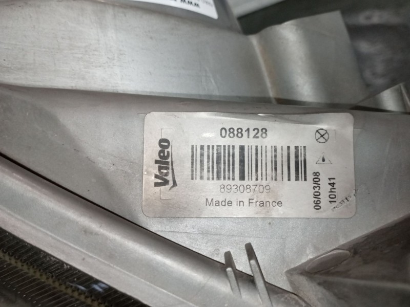 Recambio de faro derecho para renault trafic combi (ab 4.01) 1.9 diesel referencia OEM IAM 89308709  