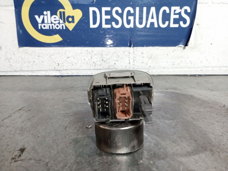 Recambio de boton cierre centralizado para renault trafic combi (ab 4.01) 1.9 diesel referencia OEM IAM   