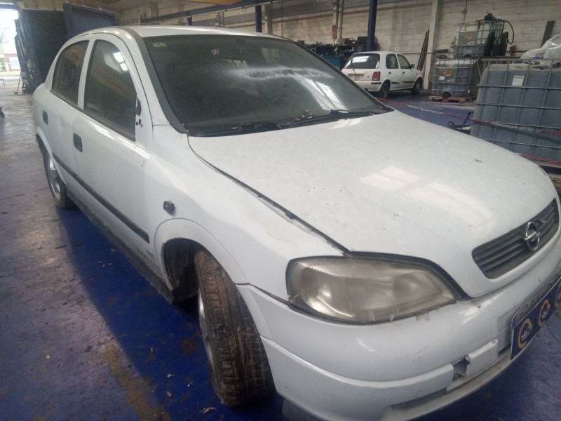 opel astra g berlina del año 2000