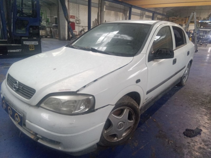 opel astra g berlina del año 2000