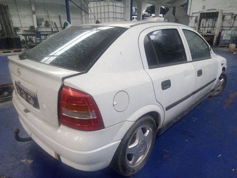 opel astra g berlina del año 2000