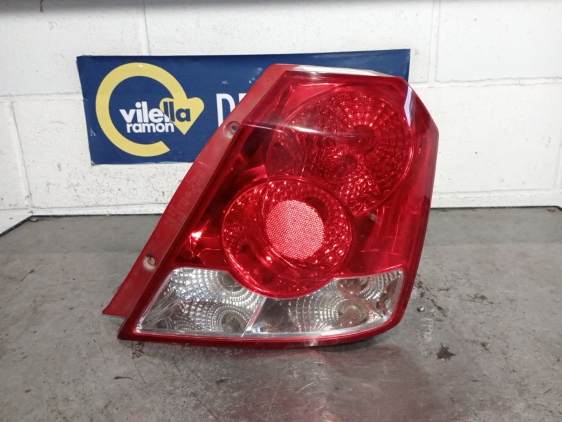 Recambio de piloto trasero derecho para daewoo kalos 1.2 cat | 0.02 - ... 1.2 cat | 0.02 - ... referencia OEM IAM   