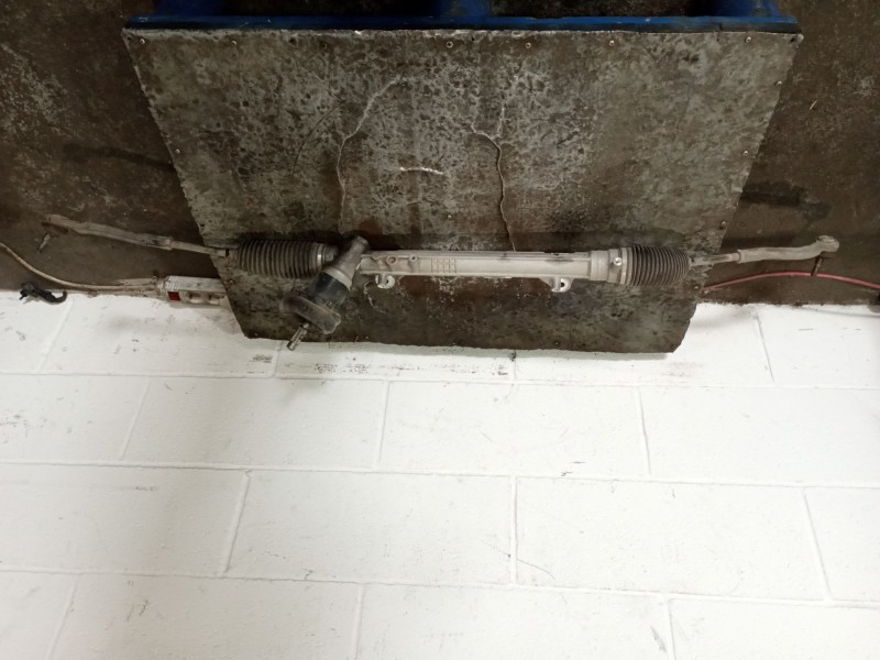 Recambio de caja direccion para renault captur adventure referencia OEM IAM 490012863R  