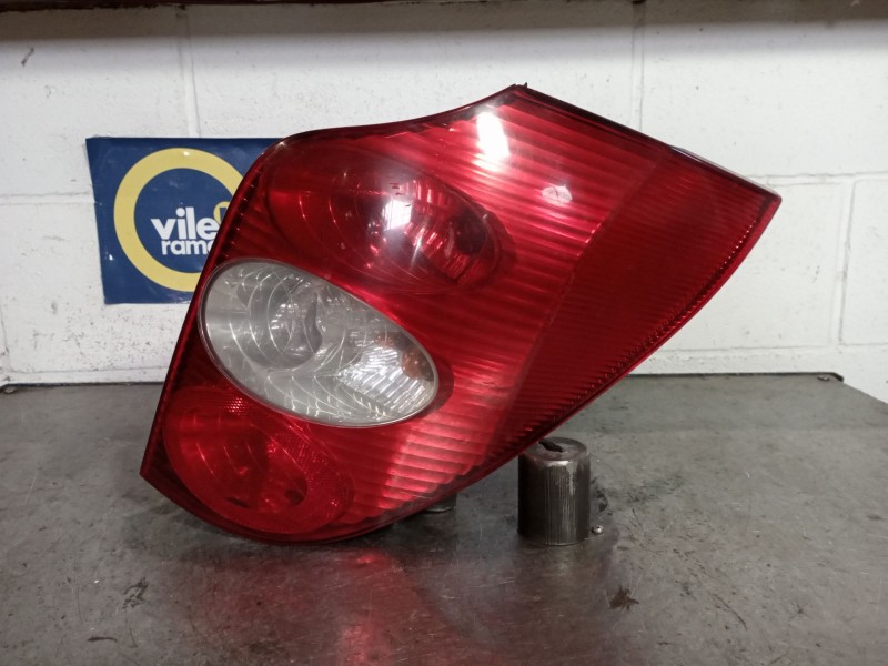 Recambio de piloto trasero derecho para renault laguna ii grandtour (kg0) 1.9 dci diesel referencia OEM IAM 8200002472  