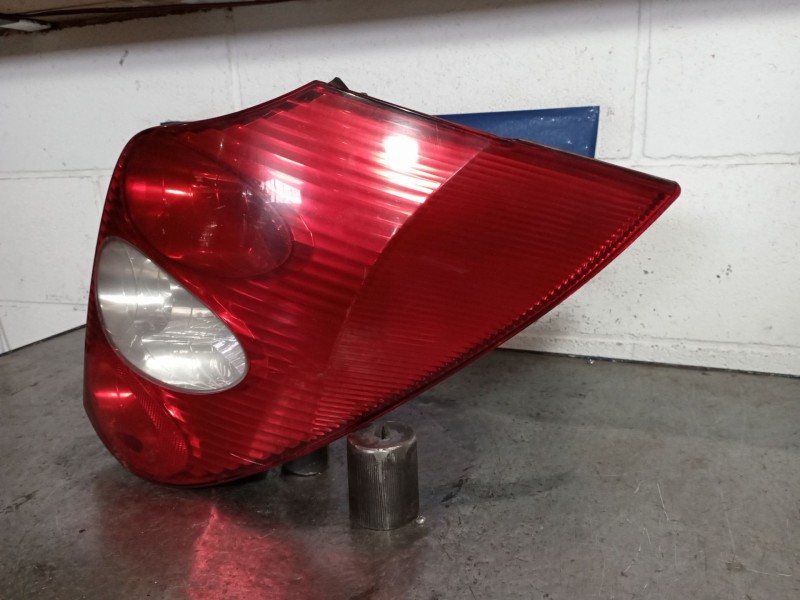 Recambio de piloto trasero derecho para renault laguna ii grandtour (kg0) 1.9 dci diesel referencia OEM IAM 8200002472  