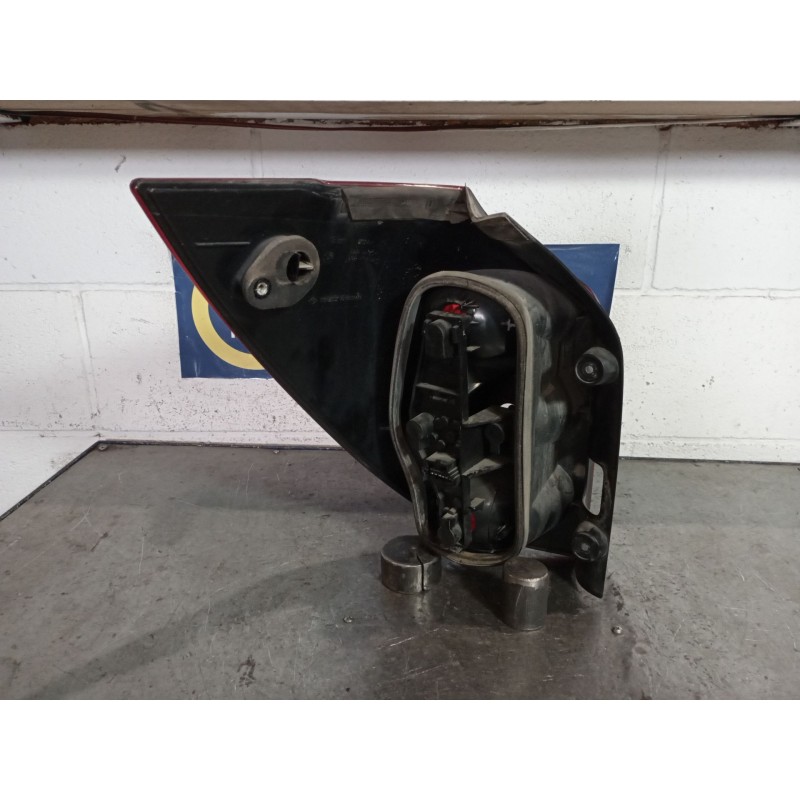 Recambio de piloto trasero derecho para renault laguna ii grandtour (kg0) 1.9 dci diesel referencia OEM IAM 8200002472  