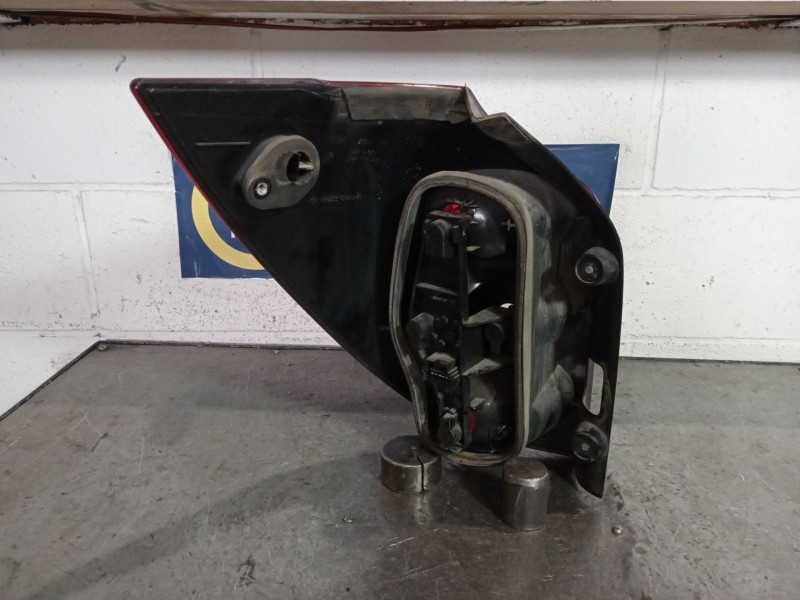 Recambio de piloto trasero derecho para renault laguna ii grandtour (kg0) 1.9 dci diesel referencia OEM IAM 8200002472  