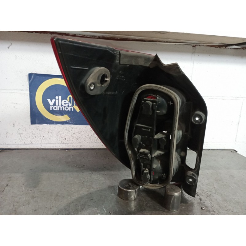 Recambio de piloto trasero derecho para renault laguna ii grandtour (kg0) 1.9 dci diesel referencia OEM IAM 8200002472  