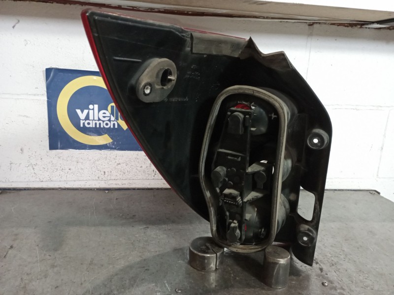 Recambio de piloto trasero derecho para renault laguna ii grandtour (kg0) 1.9 dci diesel referencia OEM IAM 8200002472  