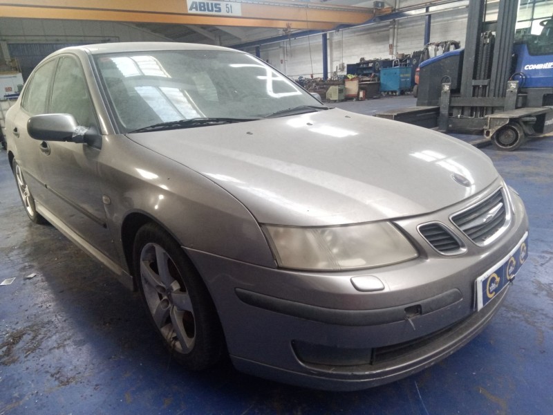 saab 9-3 berlina del año 2002