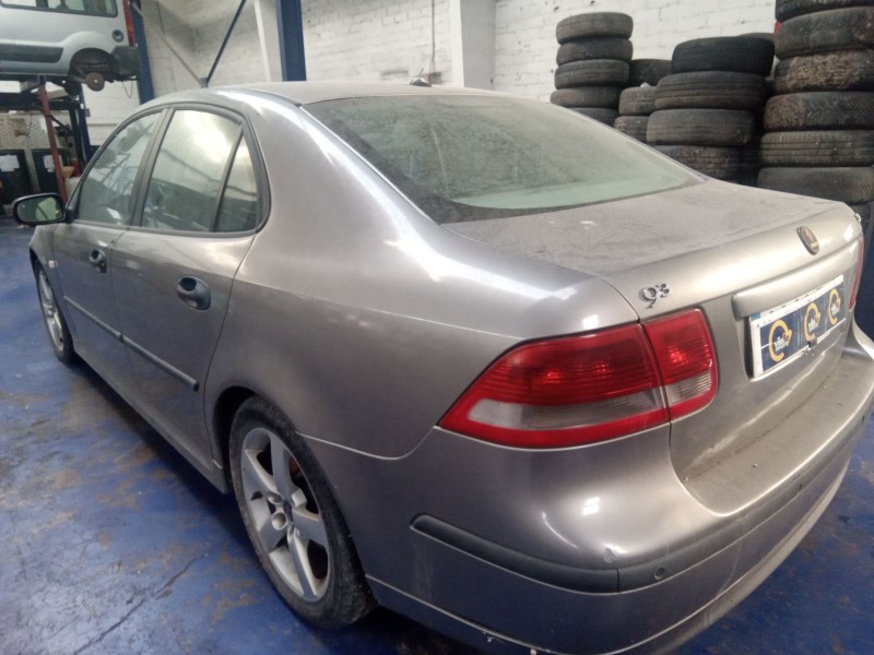 saab 9-3 berlina del año 2002