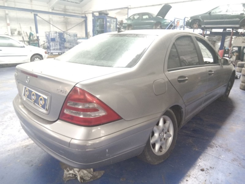 mercedes clase c (w203) berlina del año 2004