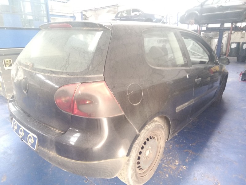 volkswagen golf v berlina (1k1) del año 2021