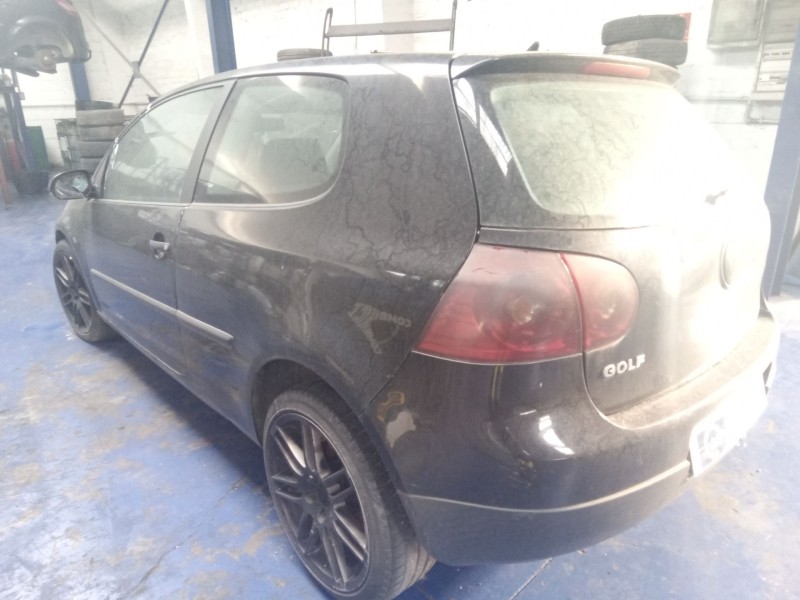 volkswagen golf v berlina (1k1) del año 2021