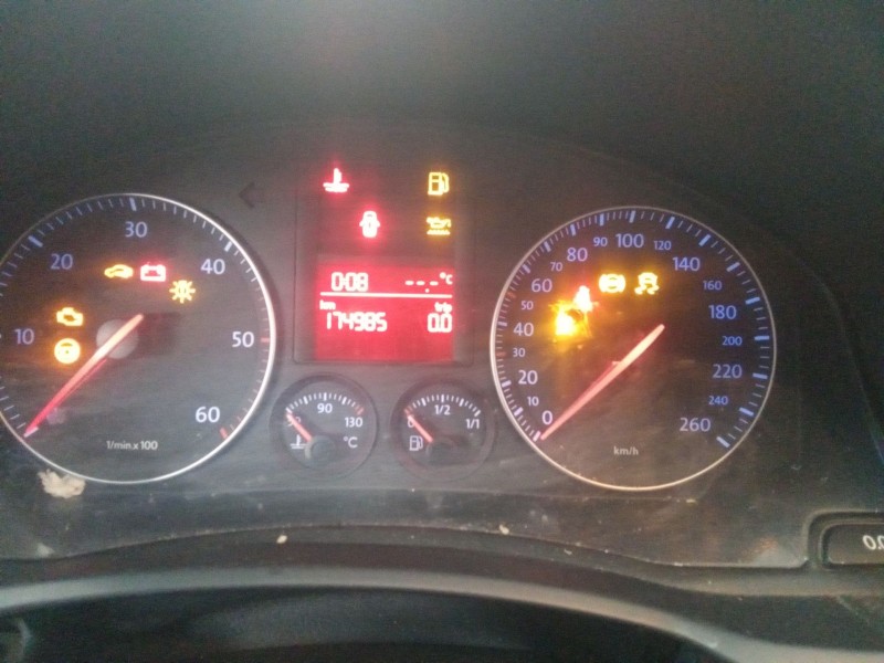 volkswagen golf v berlina (1k1) del año 2021